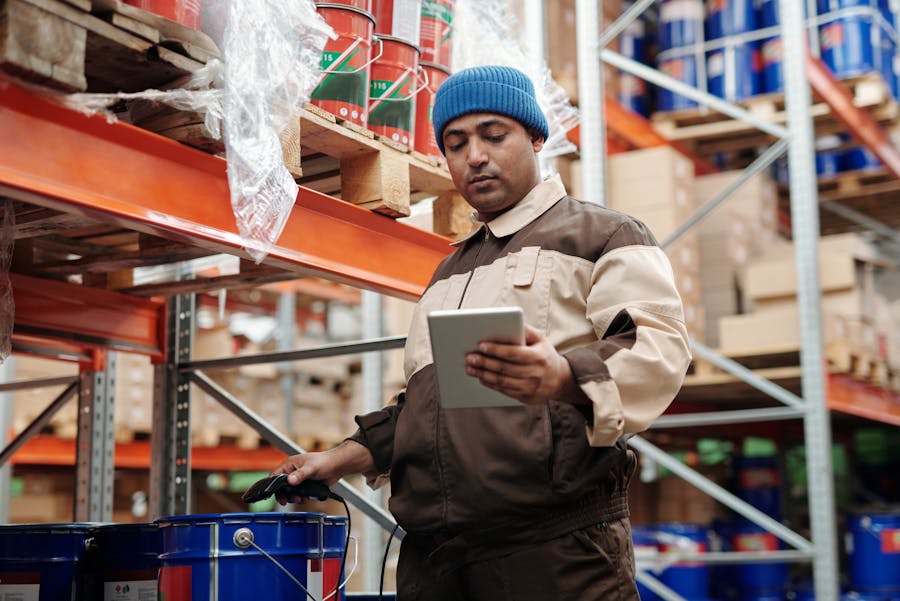 warehouse controller sanning inventory
